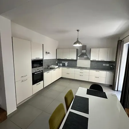 V86 - Balluta Old College Sliema