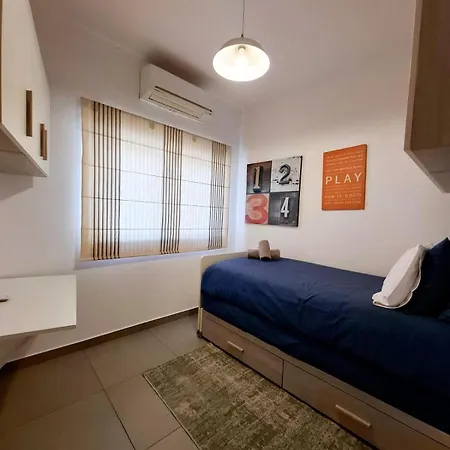 V86 - Balluta Old College *