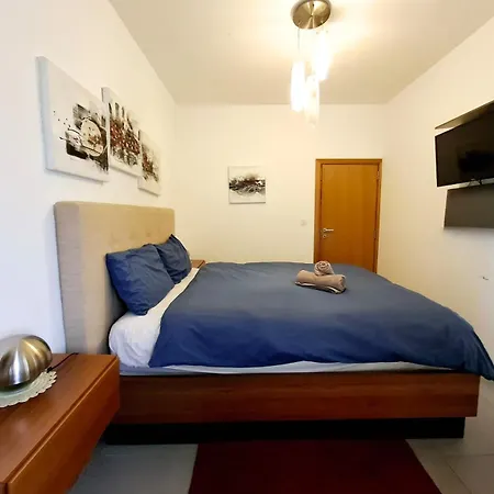 V86 - Balluta Old College Appartement *