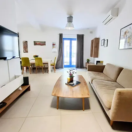 V86 - Balluta Old College * Sliema