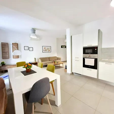 V86 - Balluta Old College *