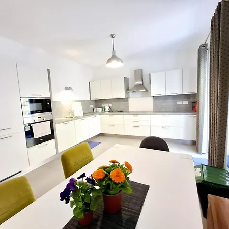 V86 - Balluta Old College