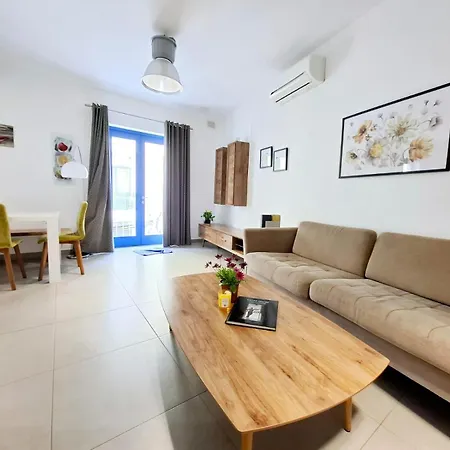 V86 - Balluta Old College Sliema