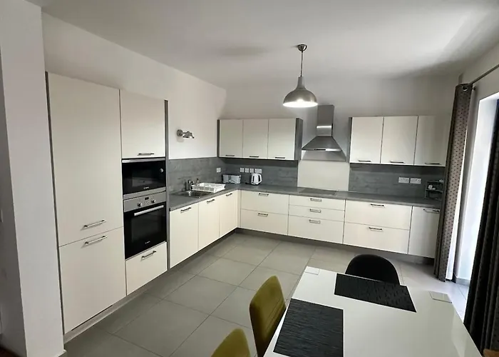 V86 - Balluta Old College Sliema